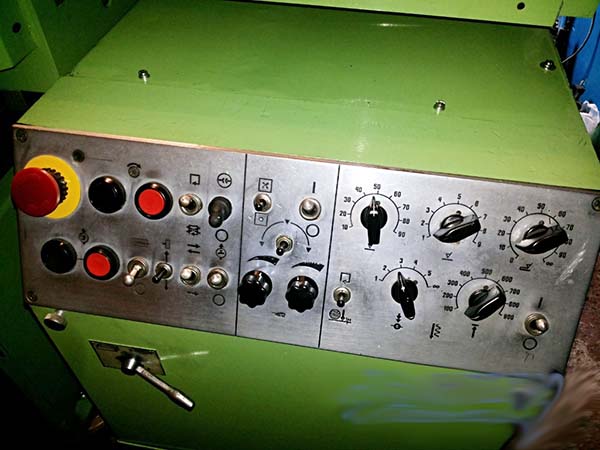 Фото пульта керування універсального плоскошліфувального верстата 3Е711ВФ1 Фото пульта керування універсального плоскошліфувального верстата 3Е711ВФ1